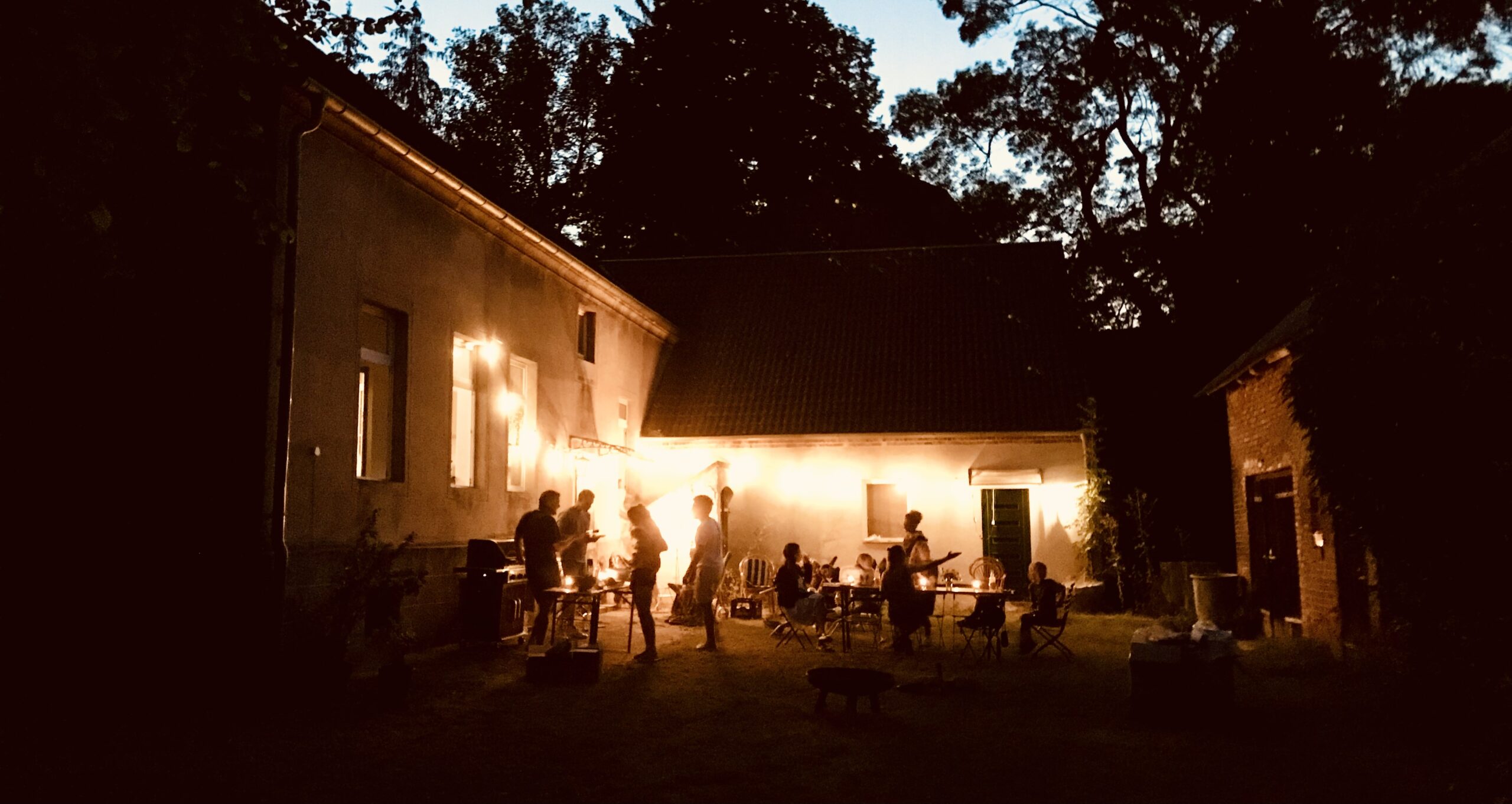 Hochzeitslocation, besonders heiraten, Grillabend, Festscheune