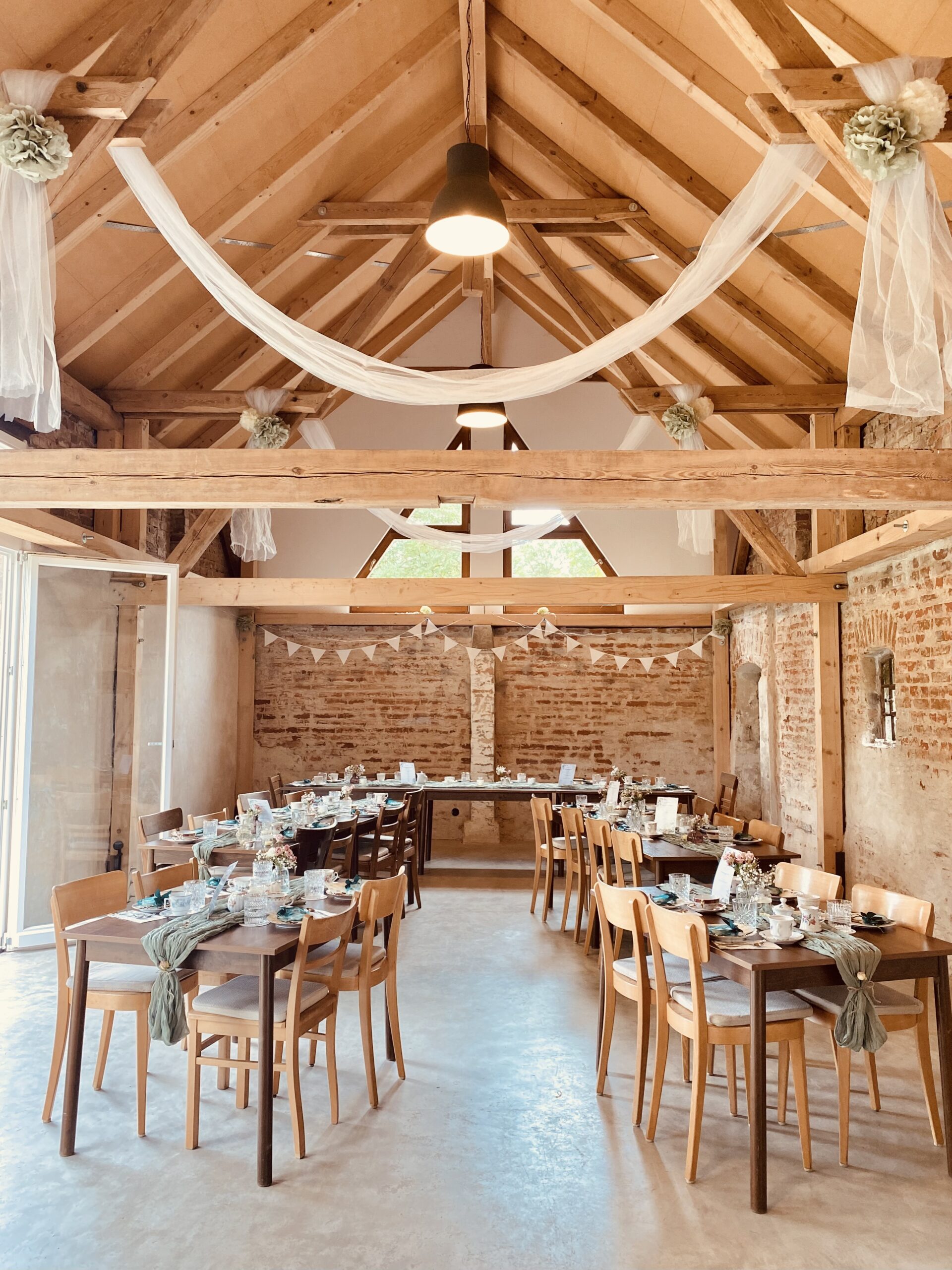 Hochzeitsscheune, Hochzeit Berlin, Hochzeit Brandenburg, Freie Trauung, Hochzeitslocation, Gartenhochzeit, Hochzeit im Grünen, Luxus Hochzeit,